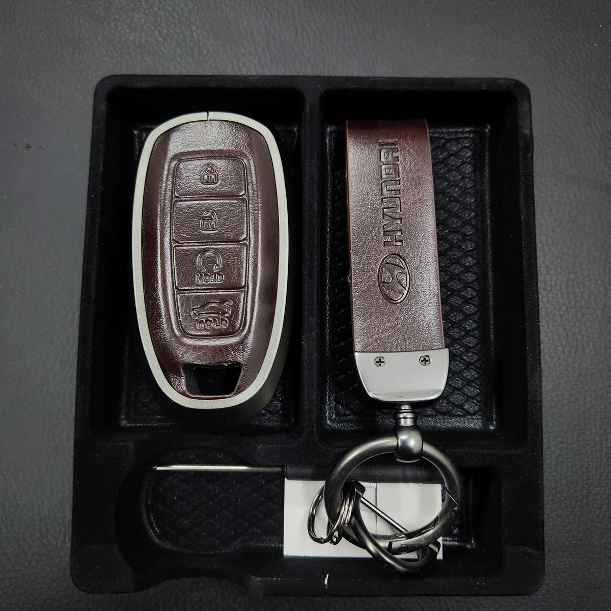 Hyundai Verna/i20 Keyless (4 Button Key) Exclusive Aluminium Alloy Leather 2.0 Keycase with Holder & Rope Chain